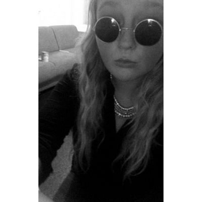 trust a few , love all , hurt none