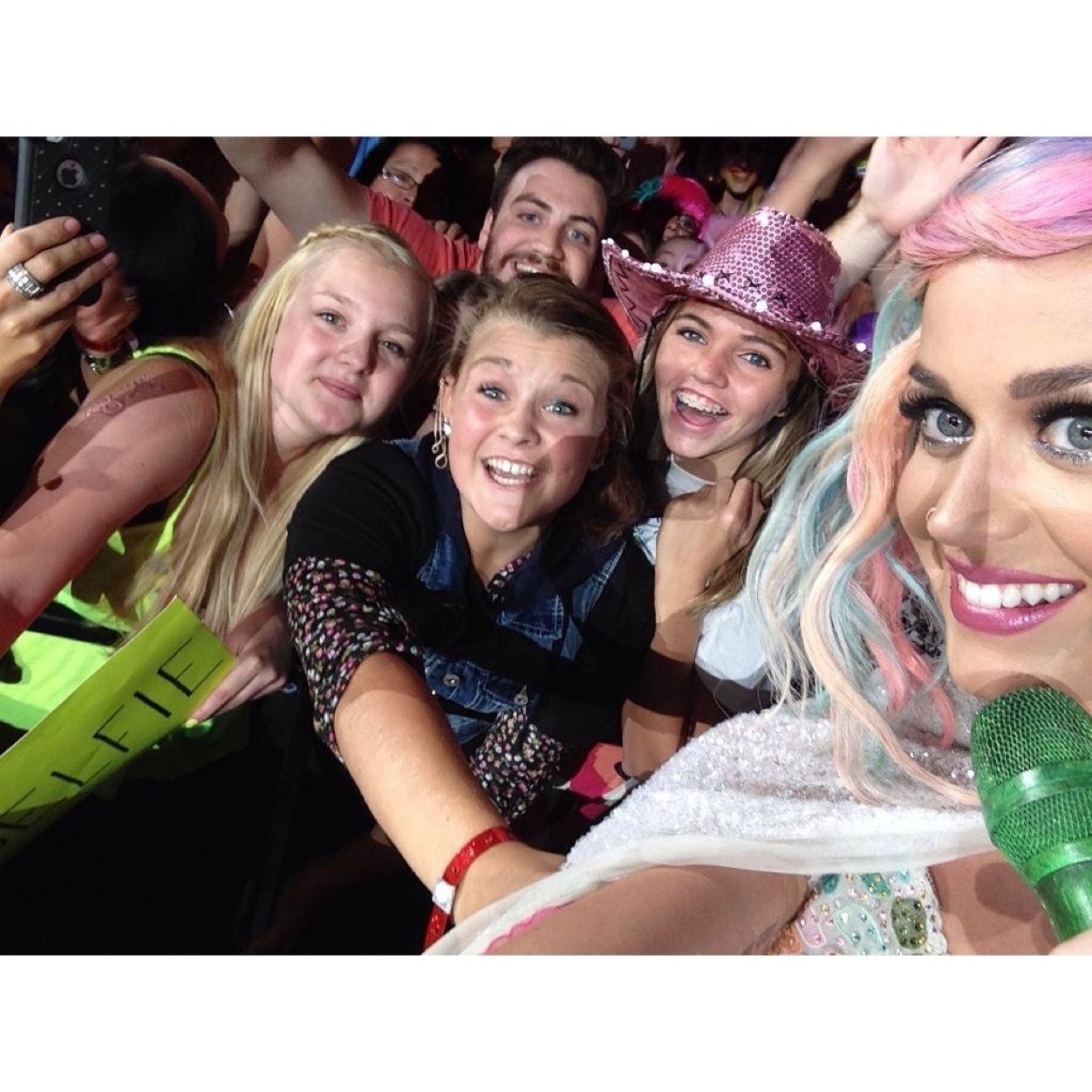 ✨KatyCat and proud went to CDT & PWT Katy took a selfie with me!✨ Follow my other account @kishakatycat