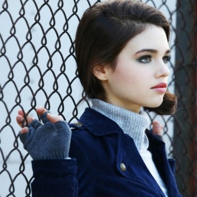 {15} Pequeña consentida de papi. | Slytherin. | Transferida de Durmstrang. | La mejor de la clase. | No dudo de tu pureza, confirmo su inexistencia.