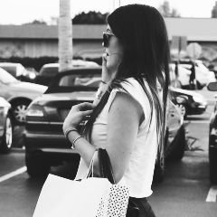 kylie jenner-18-single-sirena