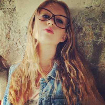 Insta : alize_bth Snapchat : alize_bth Facebook : Alizé bth Ask : @AlizeKerArlette