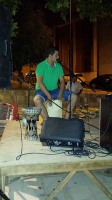 1996.Gran aficionado al cajon,  la guitarra, fiestas flamencas y al mundo del caballo