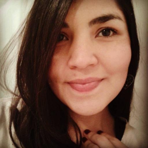 Trabajo por la educación. Apasionada por lo que hago y por las personas que quiero. Valiente, detesto la mentira y la deslealtad. Aspirante a bailarina.