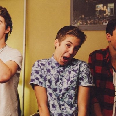 Follow my other account please? It's @sowhatnash xx (: