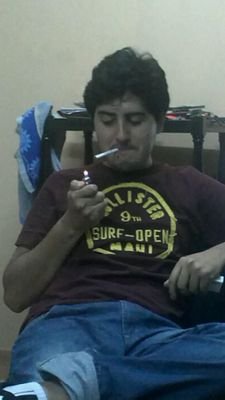 Simple mortal, común, de vez en cuando nomas tuiteo.