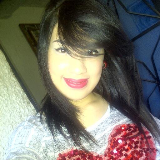 blankita - con ojos cafe *_* y canto liiindo :$ que mas pedis jajaja