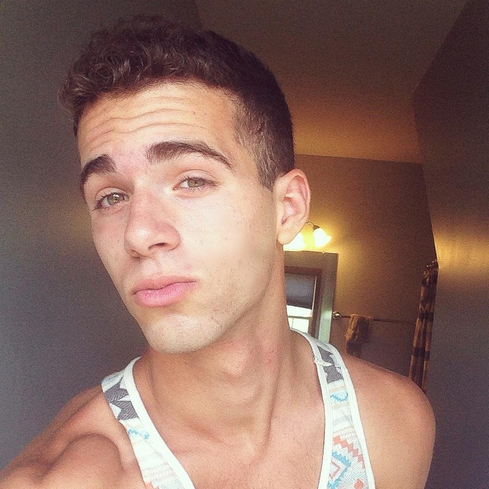 Call me Drew. Love Pizza. Single (;
