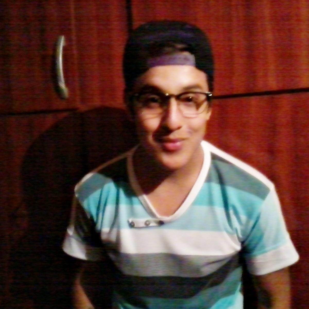 Soy Celoso, Enojon, Bipolar, Super Duper Tierno :3.! Y Soy Solterooooo Eaeaeae =D! (Vivo La Vida Al Toke)!