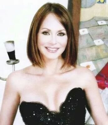 THALIA me siguió hoy 08/08/14 20:40 #TerapiaDeRisas Fan de @gabyspanic @thalia @LAURAZAPATAM Ruffo Lucero/Adm.@GabyTotalThalia @NayCrisTotalll @ThaliFanForEver