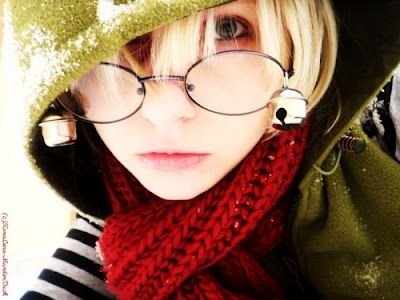 im cool, sweet, funny,smart,and cute i love youtubers, music and art i also like G Dragon my boo