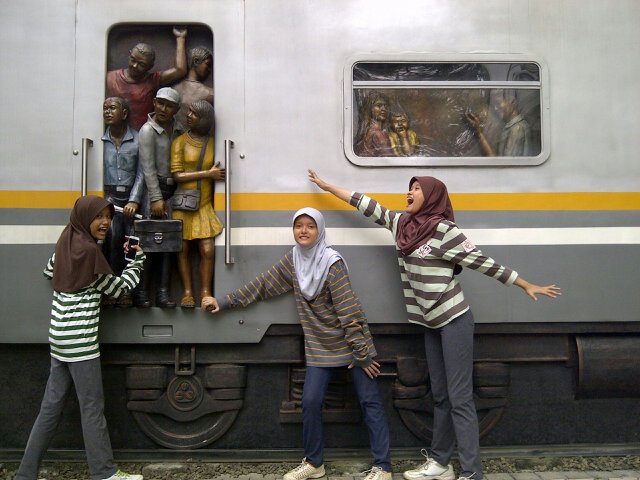 I.L.F | forever and more @Fakhran_TM :) ... paap :* | pajak UI '12 |