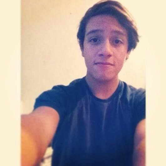 pequeno, leonino, idiota, muito lindo (mentira kk). insta: @pedrosousa1
