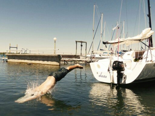 Entre el aguas y las obras porque  navegar es preciso para mantenerse sobre la tierra