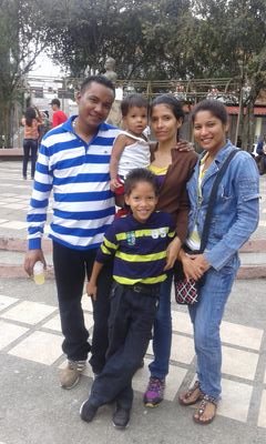 Nacido en machiques estado zulia trabajo en los supermercados plazas y vivo actual mente en baruta