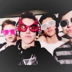 I gave you a free follow so please follow @grierzone, she follows back if you ask to :)