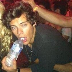 StarTuya's profile picture. iN LOVE WITH HARRY STYLES