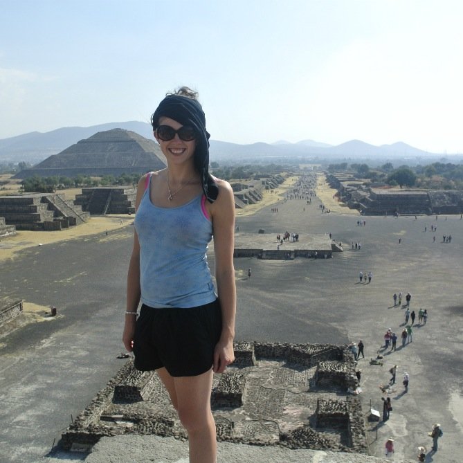 tasteflutter's profile picture. Exploring aroma, wine and food all over the world, in a flutter of words and colour.