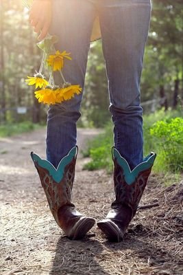 College Sophomore. Christian. Brunette. Female. Country by the grace of God..