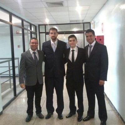 Ingeniero en Electrónica Mención Telecomunicaciones.                                                                    Amante Al Deporte En Especial El Fútbol.