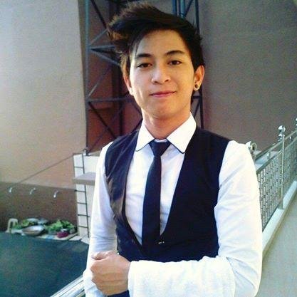 Being a Student knows how to balance studies and lovelife. Happy and Taken ♥
