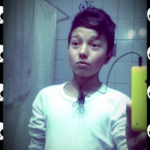 Chico de 14 años con deseo de cantar y ser alguien en la vida..