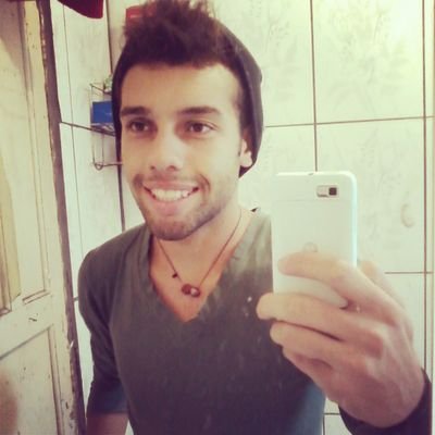 Canceriano, Chato,  bipolar, Corinthiano & Feliz ! ;b
