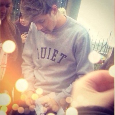 pls follow @hazardousniall bc she just gave you a free follow