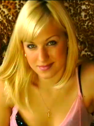 SmokyE1991's profile picture. I'm a cam girl from Estonia trying to make enough money pay my school! Say you're from twitter and i'll treat you special!