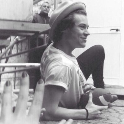 follow @acidlwt bc she loves you