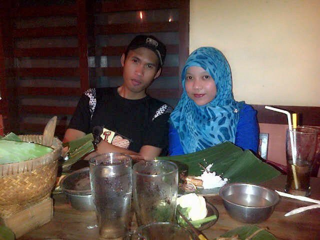 The best thing in life is finding someone who knows all your flaws, mistakes & weaknesses, but still thinks you're completely amazing ({})#20-08-14♥