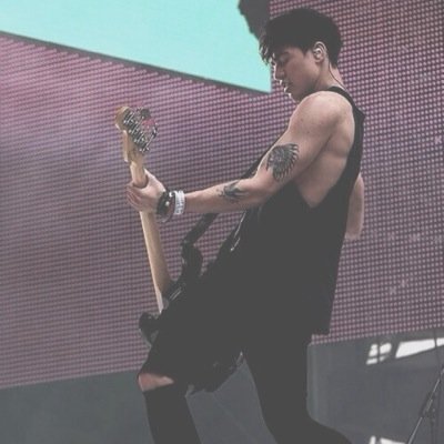 I wish the cliffoconda would touch my buns♡ instagram -candorcalum