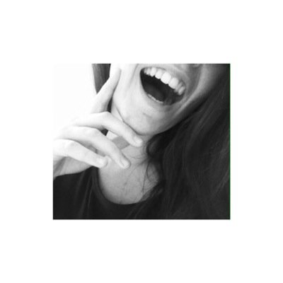 Me ajusto a la vida pero la vida no es justa, quien yo quiero no me quiere y quien me quiere no me gusta.