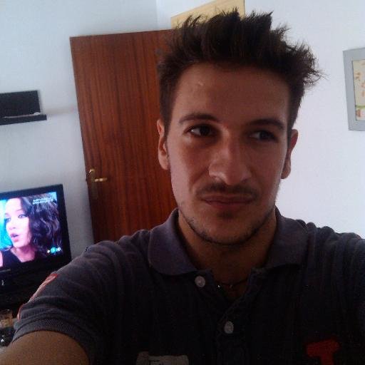 Estudiante de arquitectura a tiempo completo. Mi vida: arquitectura, arquitectura y arquitectura. Pocos tienen cabida en mi mundo lleno de locura y diversión.