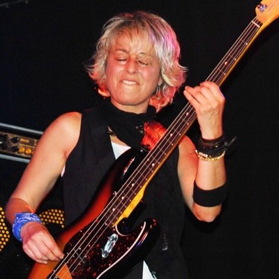 Hi my name's Midus I'm a session bass player, write songs, sing, design videos, paint pictures, walk my dog and drink green juice!