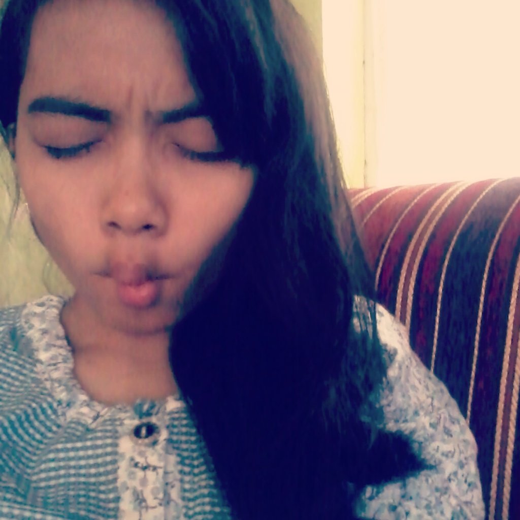 love ALLAH | love my parents | love my friends| and love my boy :-*|09 februari 1996|