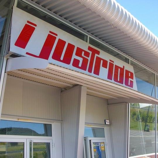 Tienda de motos IJUSTRIDE en vitoria, somos tu tienda online offroad. Disponemos de recambio y accesorios, para tu moto, motos nuevas y de segunda mano.