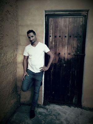 Oscar Moral
Cantante y Compositor 
Contácto actuaciones : 657 76 66 52