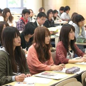 どこか有名大学に入りたいと日々勉学に励んでるDKです☆
必要なものはどんどん取り込んでいこうと、Twitterでいろいろな雑学を学んでつぶやいていきたいと思います！
目指せ亜細亜大学！！