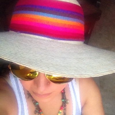 Terapeuta holística, comunicóloga, futura pedagoga curativa/terapeuta social y lo que se derive