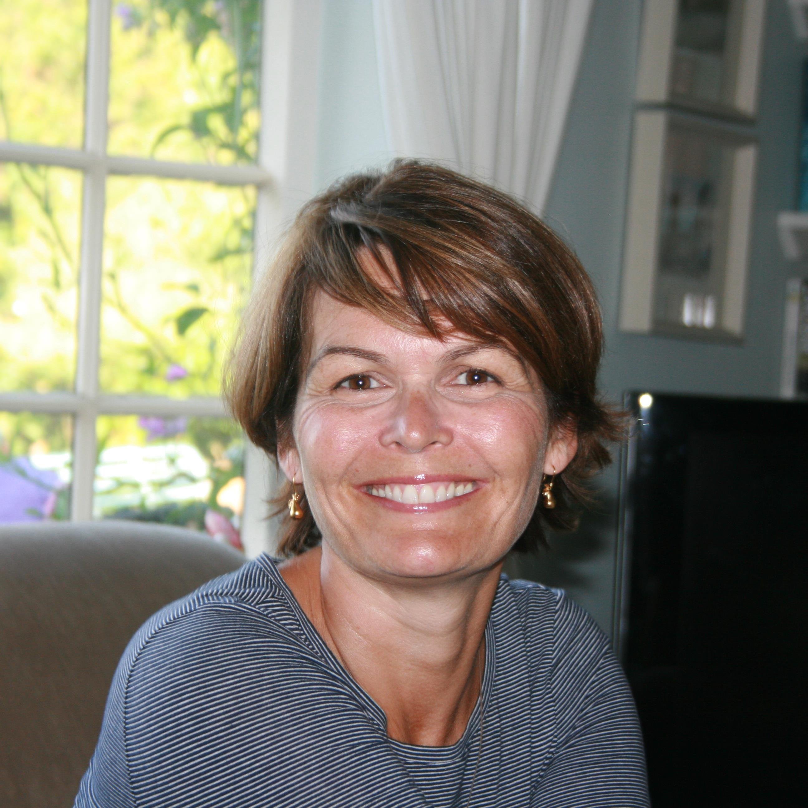 thehenhouselcp's profile picture. Qualified and experienced confidence, career and life coach making change happen at work and at home.