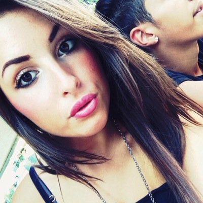 Hello I'm Manuela, i'm from Napoli and my passion is make up, follow me!