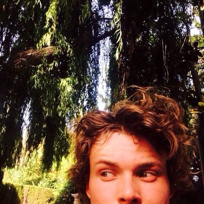 I love you @Ashton5SOS you are my everything I hope you follow me one day3
