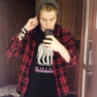 i just gave u a free follow so it woumd be nice if you could follow me on @96lukee.i automaticly follow back ty