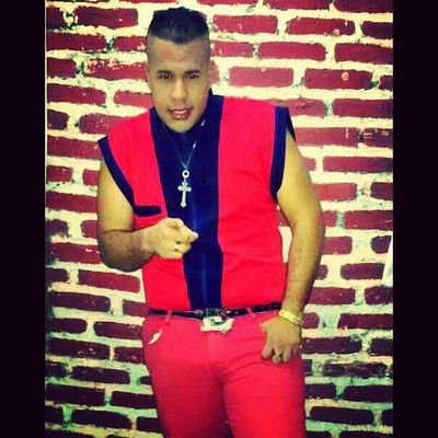 Hola mi gente soy Dj Elver Comandante aquí dejo mi whatsapp 310 499 7556 y mi Pin BBM 79759DCA Dios los bendiga