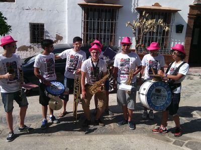 Charanga los chavales...
Tocamos en todo tipo de eventos.
663 39 24 44 (migue) 
652 13 70 80 (nano)