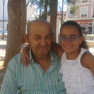 feliz con mi abuelo