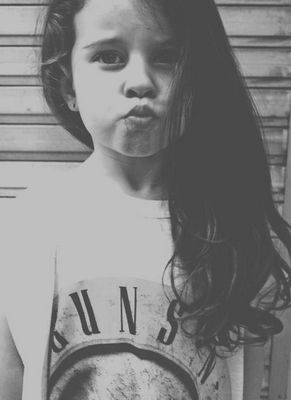I'm Ella, 8 years old...I'm a little bit shy...I'm also a witch like my big sisters @BionicAllison @JazzyBionic_ #BestFriend @BraveLittleSean :) #RP #Single