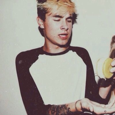 saved52630's profile picture. @lawleypoppey :)