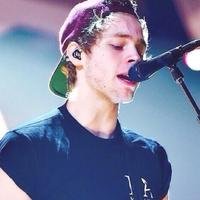 Never give up! He will follow you. Follow @Simla5SOS, she follows back if u want, ask her!