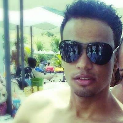 _Foozz_'s profile picture. Reinvento-me sempre que a vida pede um pouco mais de mim. 
Sou complexo, sou mistura, sou homen com cara de garoto...

Eu sou um gαroto como todos os outros...